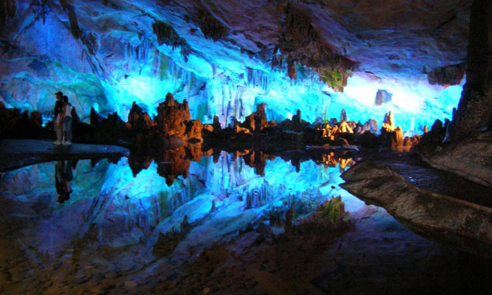 Las mágicas Grutas de Bustamante