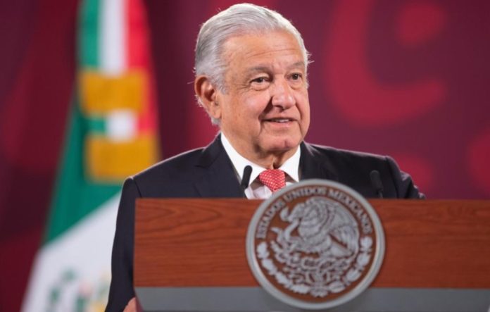 López Obrador felicita a mujeres por 